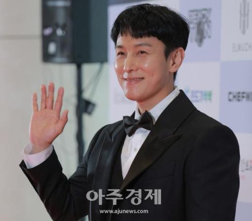 Shinhwa’s Kim Dong-wan Weighs In on Lee Soo-ji’s Kindergarten Teacher Parody