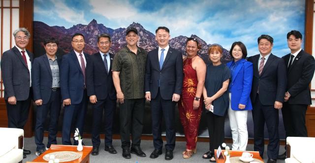 전라남도는 미국 하와이 카운티 대표단이 전남을 방문해 두 지역 간 섬·해양 등 다양한 분야 국제교류 협력 확대 방안을 논의했다사진전남도