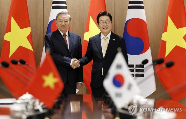 Tổng thống Lee Jae-myung bên phải và Tổng Bí thư Chủ tịch nước Việt Nam Tô Lâm
Ảnh tư liệu Yonhap News