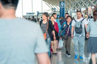 [중국 경제] 중국, 美 입국 경고…CATL 순익 48% 급증