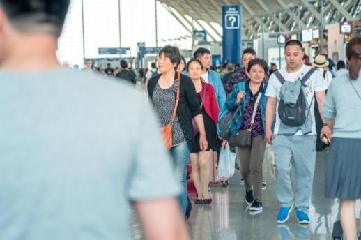 [중국 경제] 중국, 美 입국 경고…CATL 순익 48% 급증