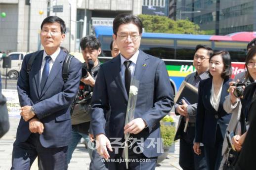 [포토] 정원오 서울시장 후보, 세월호 기억관 찾아 추모