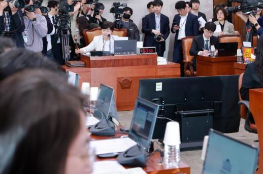 조작기소 국조특위 또 충돌…李 정치적 보복 vs 삼권분립 위배