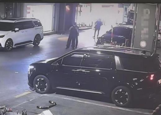 Thanh niên 20 tuổi bị truy tố vì tấn công người đi đường gây liệt tứ chi