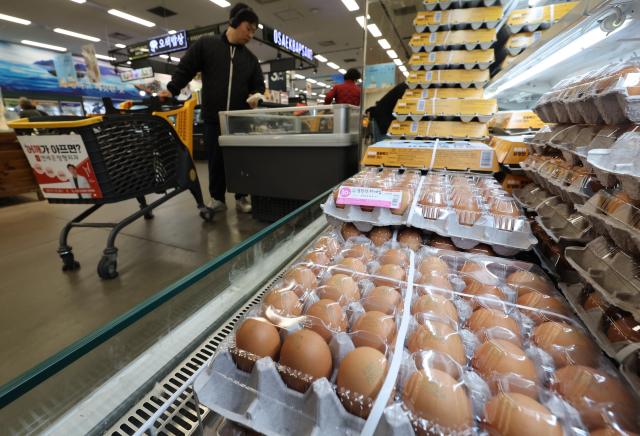 政府、中東リスクで景気下向きリスク↑…消費・企業心理の鈍化