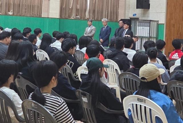 정수장학회가 정선정보공업고등학교 체육관에서 ‘2026 정수장학회 제5기 장학증서 수여식’을 개최하고 있다 사진이동원 기자