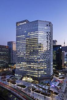 Hanwha Solutions trims capital raise to 1.8 trillion won after regulator pushback