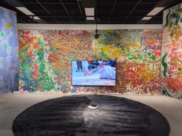 선사랑드로잉회 우리 몸 크로키 - 공간 그림 퍼포먼스 2026 싱글채널 비디오 8분 39초 영상 프로덕션 소농지 모두미술공간 제작지원사진윤주혜 기자 