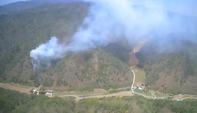경북 안동의 한 야산에서 산불이 발생했다 사진경북소방본부