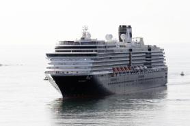 Tàu du lịch 82.000 tấn cập cảng Sokcho, khởi động mùa du lịch biển