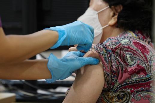 자궁출혈도 코로나 백신 부작용 추가 인정…보상 대상 전환