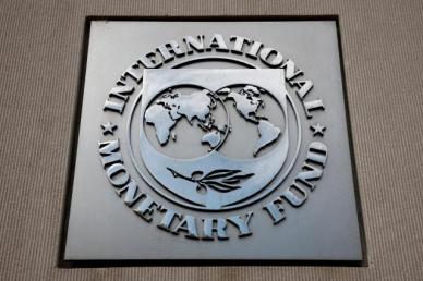 IMF "내년 한국 부채비율, 비기축통화국 평균 넘는다"