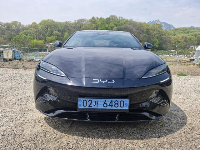 서울 도봉구 무수골 일대에 정차한 BYD씰 전면부사진오주석기자