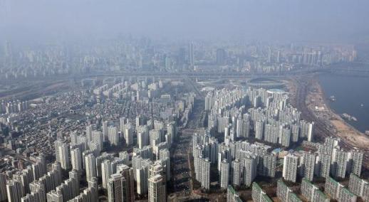 따뜻해진 봄 이사철, 서울 전세 반토막…매물 실종에 월세화 가속