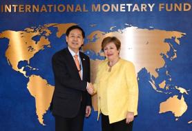 Phó Thủ tướng Koo Yoon-chul kêu gọi IMF trở thành nhà thiết kế hợp tác