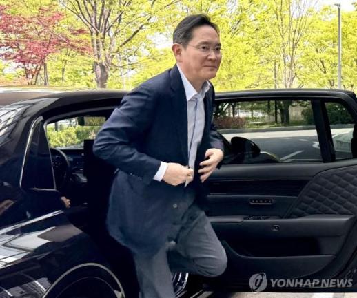 Lee Jae-yong cùng loạt ông lớn tháp tùng Tổng thống Hàn Quốc công du Ấn Độ – Việt Nam, đẩy mạnh ngoại giao bán hàng 