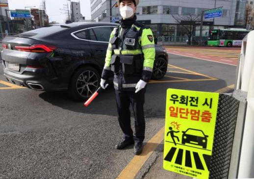 韩国严查右转不让行 两个月专项整治启动
