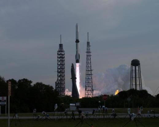 Blue Origin thành công hạ cánh tên lửa tái sử dụng, nhưng thất bại đưa vệ tinh vào quỹ đạo