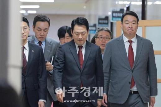 [포토] 방미 성과 관련 기자간담회 입장하는 장동혁 대표