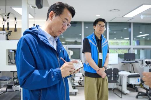 정명근 화성시장 예비후보, 동탄아르딤복지관 방문…장애인 돌봄 공백 해소 방안 마련할 것