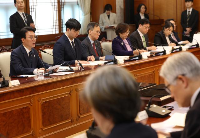 김민석 국무총리가 20일 정부서울청사에서 열린 제19차 양성평등위원회 회의에서 발언을 하고 있다 사진연합뉴스
   