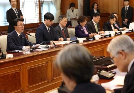 李대통령, 모디 총리·이재용 삼성전자 회장과 깜짝 셀카