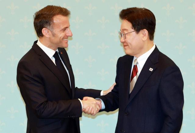 South Korean President Lee Jae Myung and French President Emmanuel Macron shake hands after a joint press statement at Cheong Wa Dae on April 3 2026 Yonhap 
