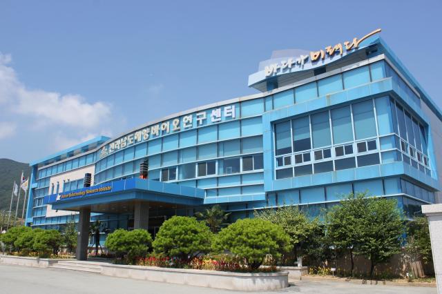 전남바이오진흥원은 완도군 해양수산 특화자원을 활용한 블루푸드테크 산업 육성과 청년 창업 활성화를 위해 ‘2026년 청년 블루푸드테크 패키지 지원사업’ 참가자를 모집한다사진전남바이오진흥원