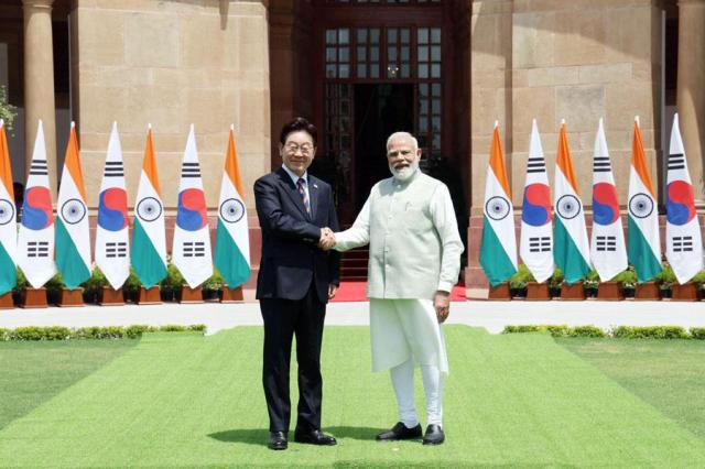 Lee set to deliver speech at business forum in India