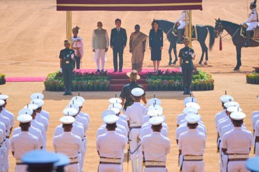 李대통령, 모디 총리·이재용 삼성전자 회장과 깜짝 셀카