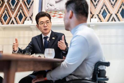 李대통령, 모디 총리·이재용 삼성전자 회장과 깜짝 셀카