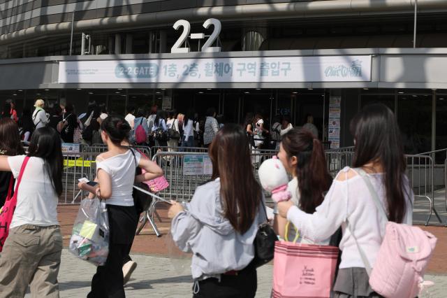 NCT WISH hosted  ‘NCT WISH 1st CONCERT TOUR ‘INTO THE WISH  Our WISH’ ENCORE IN SEOUL in KSPO Dome in Korea fans are entering the dome in orderly fashion April 19 2026 AJP Yoo Na-hyun