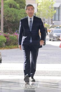 [포토] 출근하는 신현송 한국은행 총재