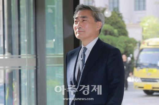 [포토] 첫 출근하는 신현송 한국은행 총재