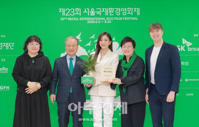 [포토] 환경재단, 제23회 서울국제환경영화제 홍보대사 위촉식 진행... 가수 바다 홍보대사 위촉
