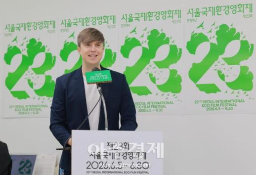 [포토] 사회보는 줄리안 퀸타르트