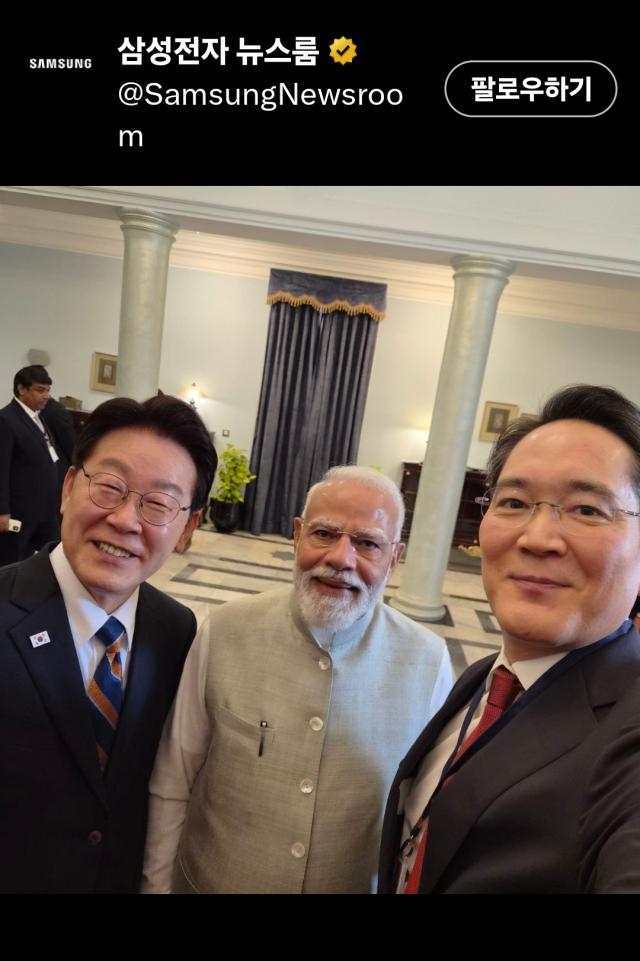 인도를 국빈 방문 중인 이재명 대통령이 20일 뉴델리 총리 청사에서 열린 나렌드라 모디 인도 총리 주최 오찬 및 한-인도 경제인 대화에서 모디 총리 이재용 삼성전자 회장과 기념촬영을 하고 있다 사진연합뉴스