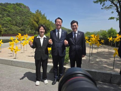 정명근 화성시장 후보, 봉하마을 참배…노무현 정신 계승 다짐