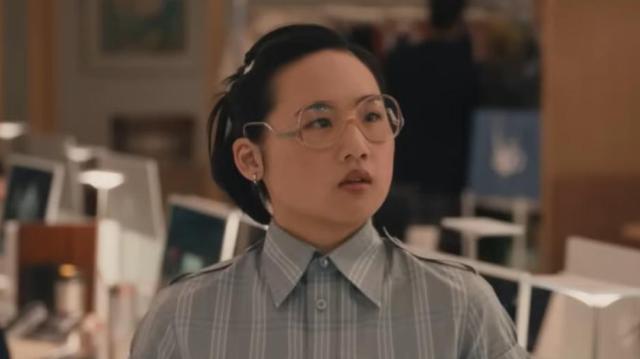 영화 속 친저우의 모습이 아시아계는 공부는 잘하지만 사회성이 부족하다는 고정관념을 반복한 것 아니냐는 반발로 이어졌다 사진영화 악마는 프라다를 입는다2 예고편 캡처