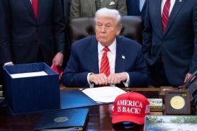 Trump Says He’ll ‘Remember’ Companies That Don’t Seek Tariff Refunds