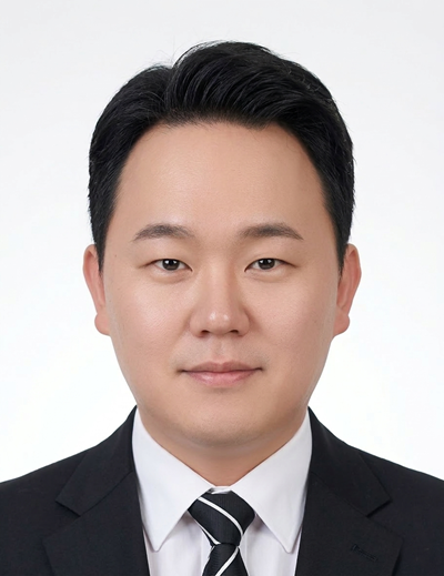 Hong Seung-woo, deputy editor, Construction and Real Estate Department