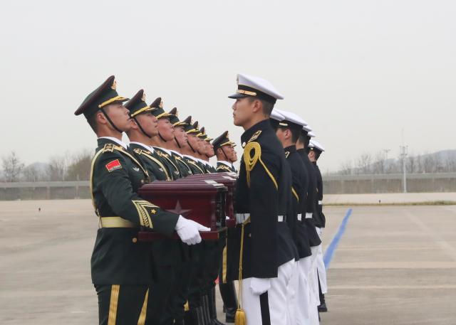 韩方向中方移交第十三批在韩中国人民志愿军遗骸