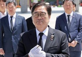 Woo Won-shik Says Free Vote Could Pass Constitutional Amendment, but Lawmaker Resignations Loom