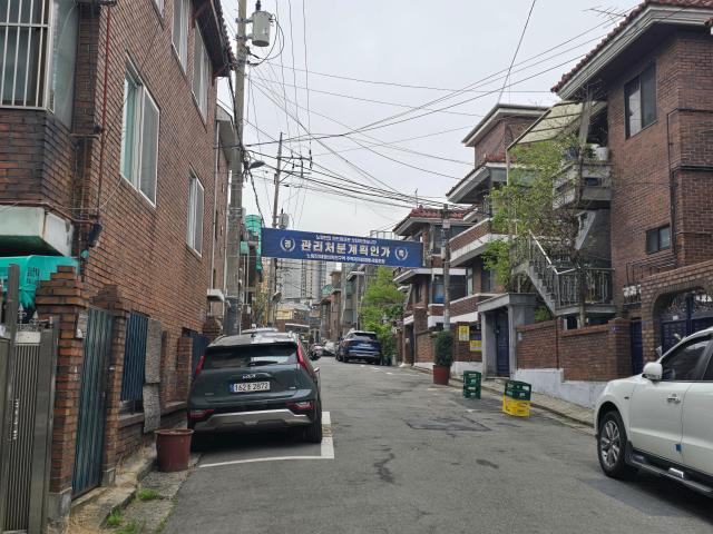 노량진1구역 내 관리처분계획인가를 알리는 현수막 사진우주성 기자