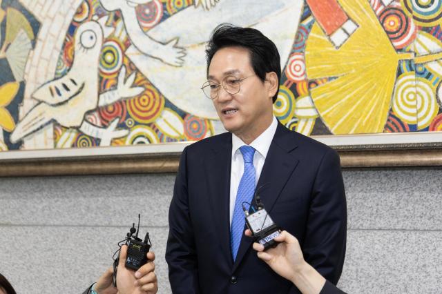 안민석 경기도교육감 예비후보가 22일 민주·진보 단일후보 확정 기자회견에서 발언하고 있다 사진차우열 기자