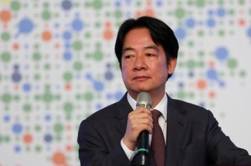 中서 난데없는 가로등 챌린지 열풍…경찰 구조 사태까지