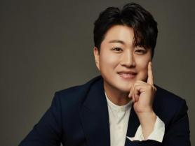 Singer Kim Ho-joong’s stake in agency valued at about 5 billion won while he serves prison term