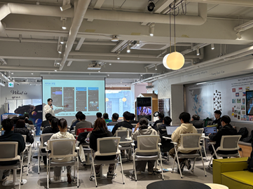 넥스트챌린지스쿨 학생들이 프로젝트 기반 학습PBL 수업에 참여해 발표와 토론을 진행하고 있다사진넥스트챌린지스쿨