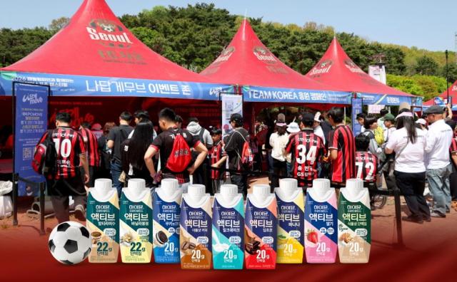 Visitors attend the ‘Disability Sports With Paralympians’ event held April 18 at Seoul World Cup Stadium