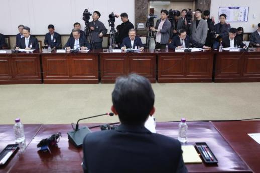 [기원상컬럼] 성과가 좋으면 계속 맡겨도 될까—양종희KB회장 연임 